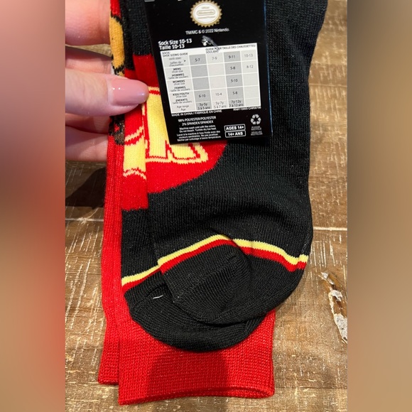 Donkey Kong Printed Crew Socks - Picture 4 of 4